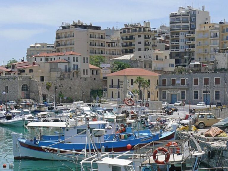 Ηράκλειο: Ουρές ενοικιαστών για… ένα τριάρι με 400 ευρώ! (Pics)