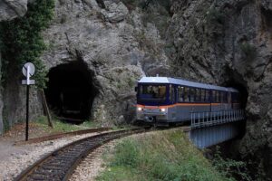 Καλάβρυτα: Κατολισθήσεις στον Οδοντωτό σιδηρόδρομο – Διακοπή δρομολογίων