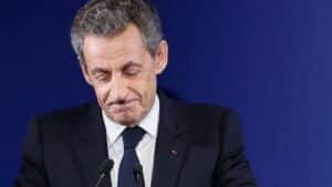 Νικολά Σαρκοζί: Δύσκολη η πρώτη μέρα στη φυλακή- “Γείτονες” του δύο αστυνομικοί