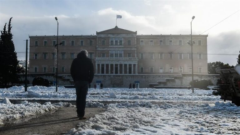Καιρός: Ραγδαία επιδείνωση τις επόμενες ώρες – Το «Βόρειο Ρεύμα» φέρνει χιόνια στην Αττική!