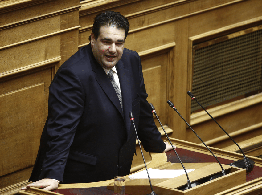 Ο υπουργός Εσωτερικών Θοδωρής Λιβάνιος στο βήμα της Βουλής - Υπ. Εσωτερικών: Διορισμοί - εξπρές για τους επιτυχόντες του 2ου γραπτού ΑΣΕΠ.