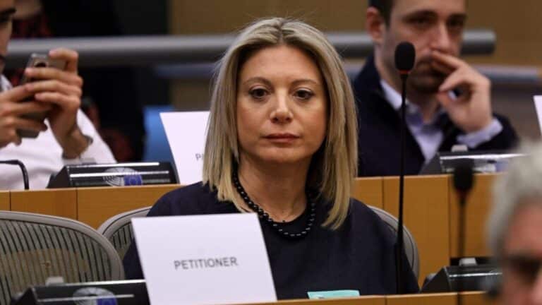 Απάντηση Καρυστιανού σε Καραχάλιο: «Η λέξη κόμμα και το όνομά μου δεν είναι συμβατά»