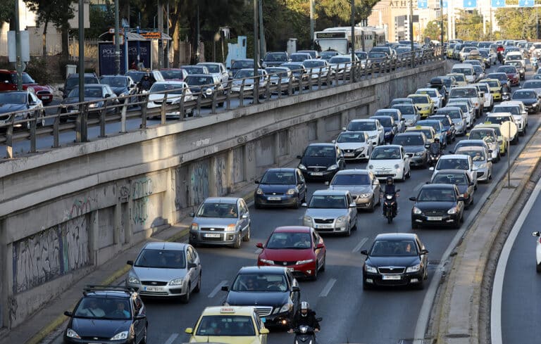 Κίνηση στους δρόμους: Κυκλοφοριακό κομφούζιο σε Κηφισό και Λεωφόρο Αθηνών