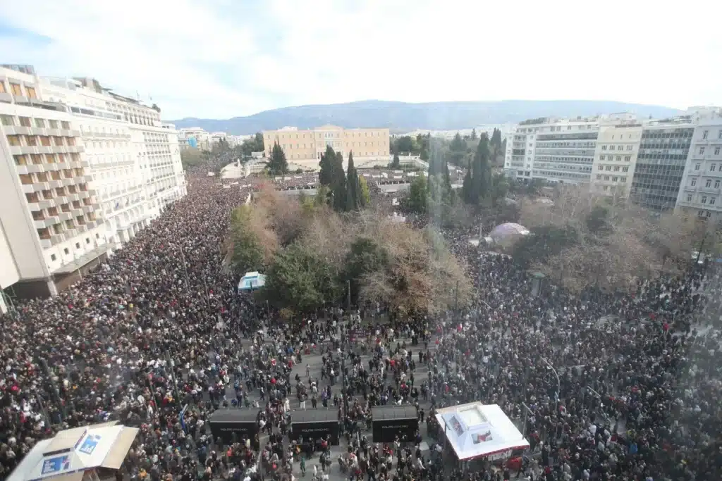 “Δεν έχω οξυγόνο”: Λαοθάλασσα σε Αθήνα, Θεσσαλονίκη – Φωτογραφίες