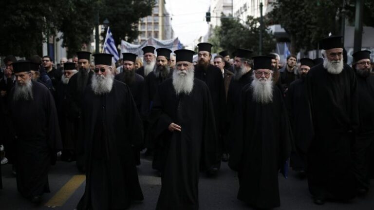 Έρχονται 600 προσλήψεις με… ράσο