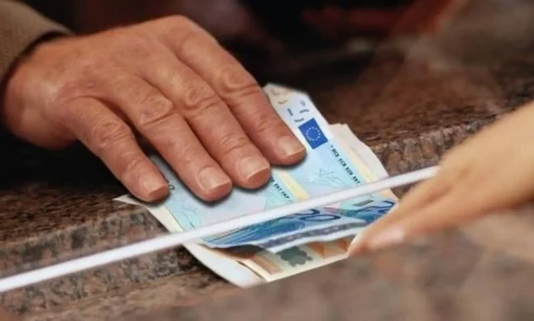 Επιδόματα Ιουνίου: Ποιοι παίρνουν 300 ευρώ, 150 και επιστροφές