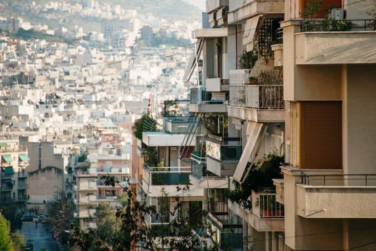 Το σχέδιο για δωρεάν σπίτια σε φοιτητές και νέα ζευγάρια