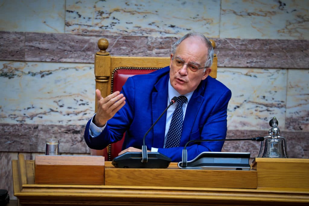 Μήνυση κατά Τασούλα την ώρα που ορκιζόταν