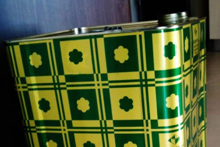 Τέλος οι τενεκέδες με λάδι – Βαριά πρόστιμα σε όσους το «διακινούν»