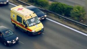 Πάτρα: Σφοδρή σύγκρουση μοτοσικλέτας με αυτοκίνητο – Στο νοσοκομείο ο οδηγός