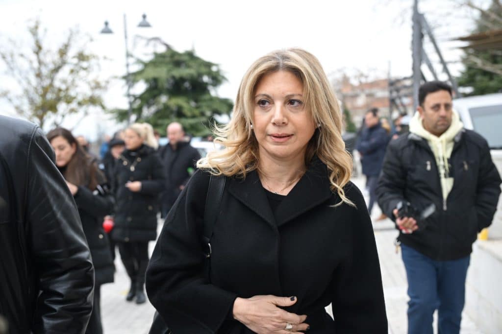 Στην κηδεία του Καλογήρου η Καρυστιανού: «Έχουν περάσει διάφορες σκέψεις απ’ το μυαλό μου»