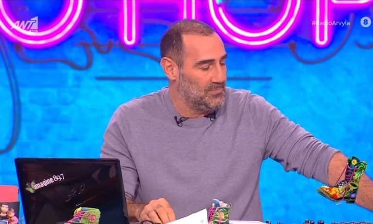 Ράδιο Αρβύλα – Τέμπη: Εκτός ορίων ο Αντώνης Κανάκης – “Συγγνώμη, γιατί υπάρχετε;”