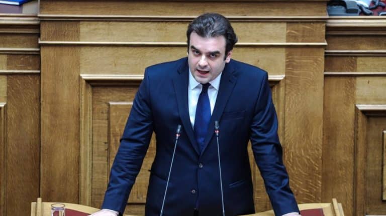 Κυβερνητική παρέμβαση για τις τραπεζικές χρεώσεις