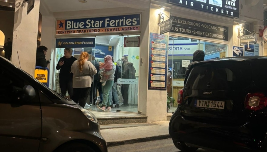 Σαντορίνη: «Μοσχοπουλιούνται» τα εισιτήρια σε πλοία και αεροπλάνα – Έφτασαν τα 300 ευρώ!