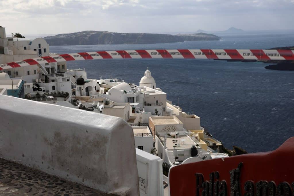 Σαντορίνη: Άγνωστοι κατέστρεψαν σεισμολογικό σταθμό