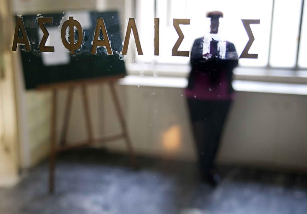 Εθνική Σύνταξη: Τα έτη ασφάλισης και η ηλικία που απαιτούνται και το ποσό μετά την αύξηση