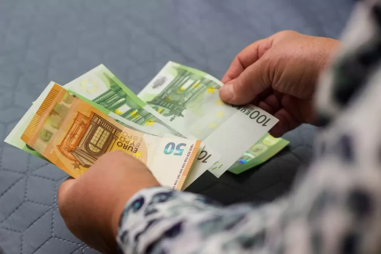 Οι νέες συντάξεις σε δημόσιο και ιδιωτικό τομέα