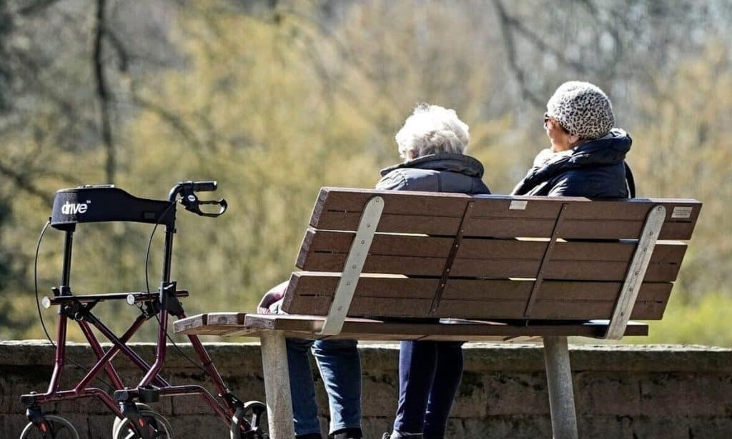 Σε ομηρία χιλιάδες με τις συντάξεις χηρείας