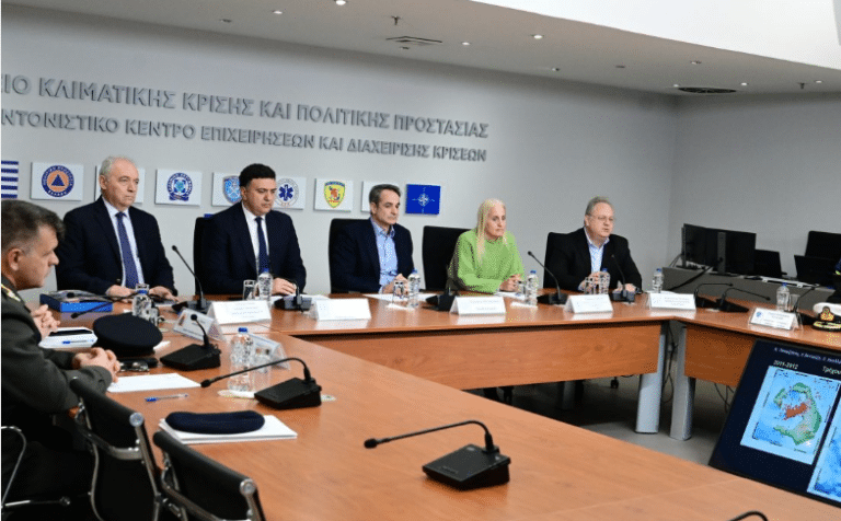 Μητσοτάκης για Σαντορίνη: «Μας ανησυχεί το τεκτονικό φαινόμενο που δίνει τους σεισμούς»