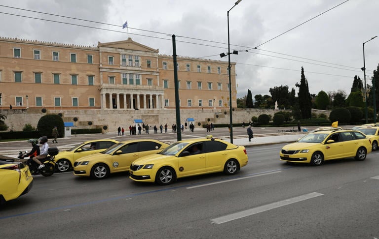 Συλλαλητήριο-Τέμπη: Από ποια σημεία θα μεταφέρουν διαδηλωτές δωρεάν τα ταξί