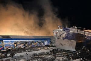 Τέμπη: «Πήραμε τα παιδιά μας σε φέρετρα, θα σκύβετε το κεφάλι!» – Αναβλήθηκε η δίκη