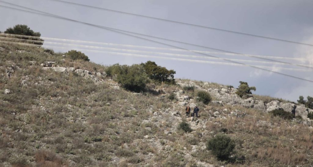 Θρίλερ με την εντοπισμό σορού στον Τύρναβο – Στο σημείο οι γονείς του Βασίλη Καλογήρου