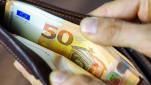 Δημόσιοι Υπάλληλοι: Αυξήσεις από 30 έως 300 ευρώ μέσα στον Απρίλη