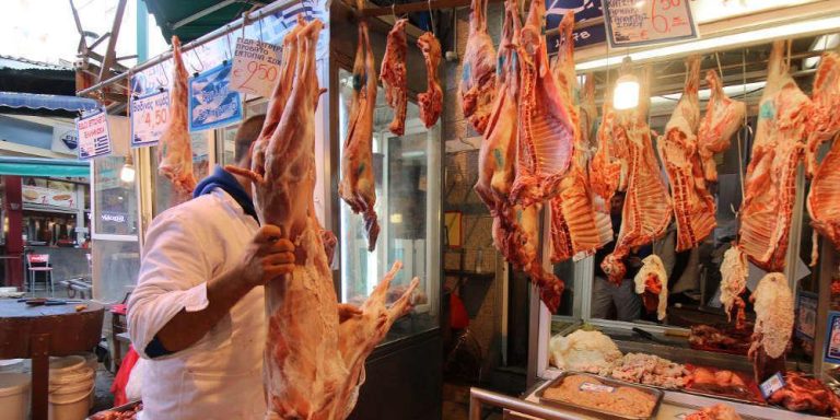 Πάσχα 2025: Φωτιά οι τιμές στο αρνί – Πόσο θα πληρώσουμε στη σούβλα