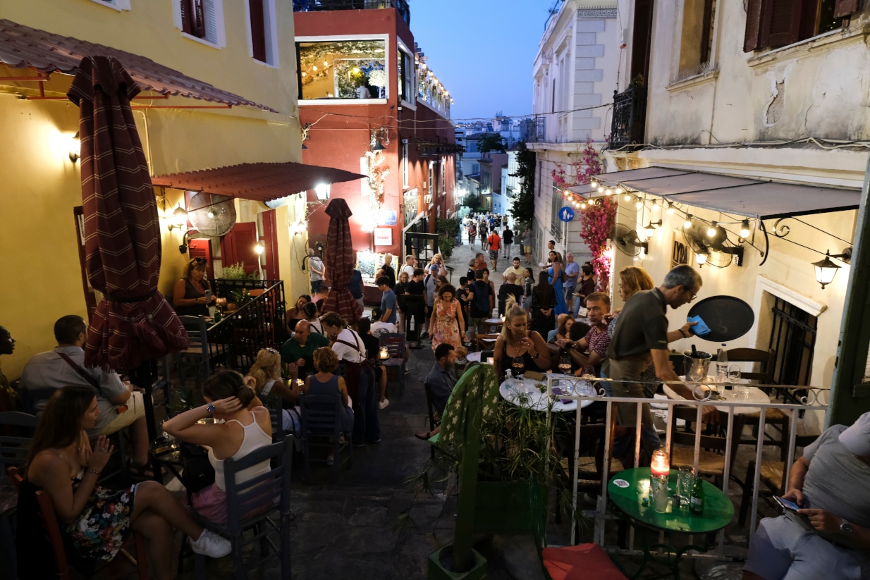 Έρχονται τσουχτερά πρόστιμα στην εστίαση και στον τουρισμό