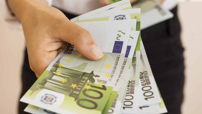 Επίδομα γέννας: Ποιοι δήμοι δίνουν από 1.000 έως 2.500€ εφάπαξ