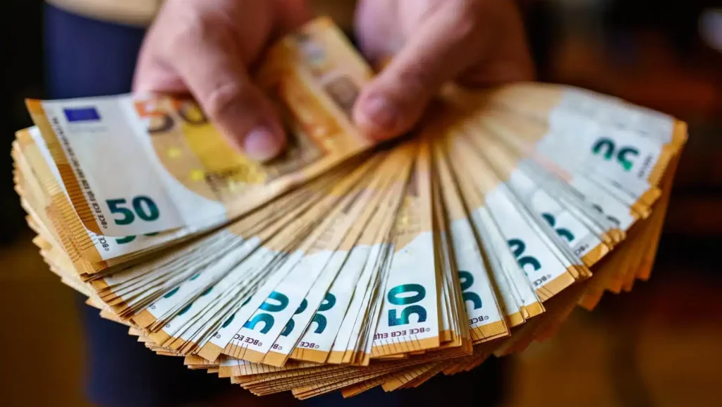 Voucher τροφίμων από τον ΟΠΕΚΑ: Πόσα χρήματα θα πάρουν οι δικαιούχοι