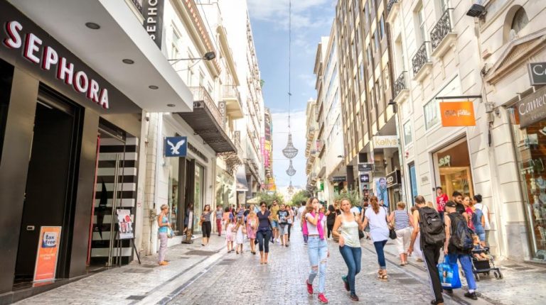 Θερινές εκπτώσεις 2025: Ανοιχτά την Κυριακή τα μαγαζιά