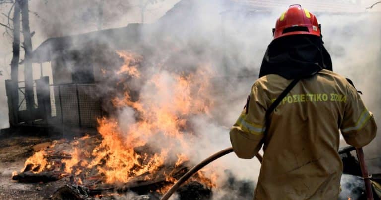 Πάνω από 60 πυρκαγιές σε όλη τη χώρα – Δείτε τον λόγο
