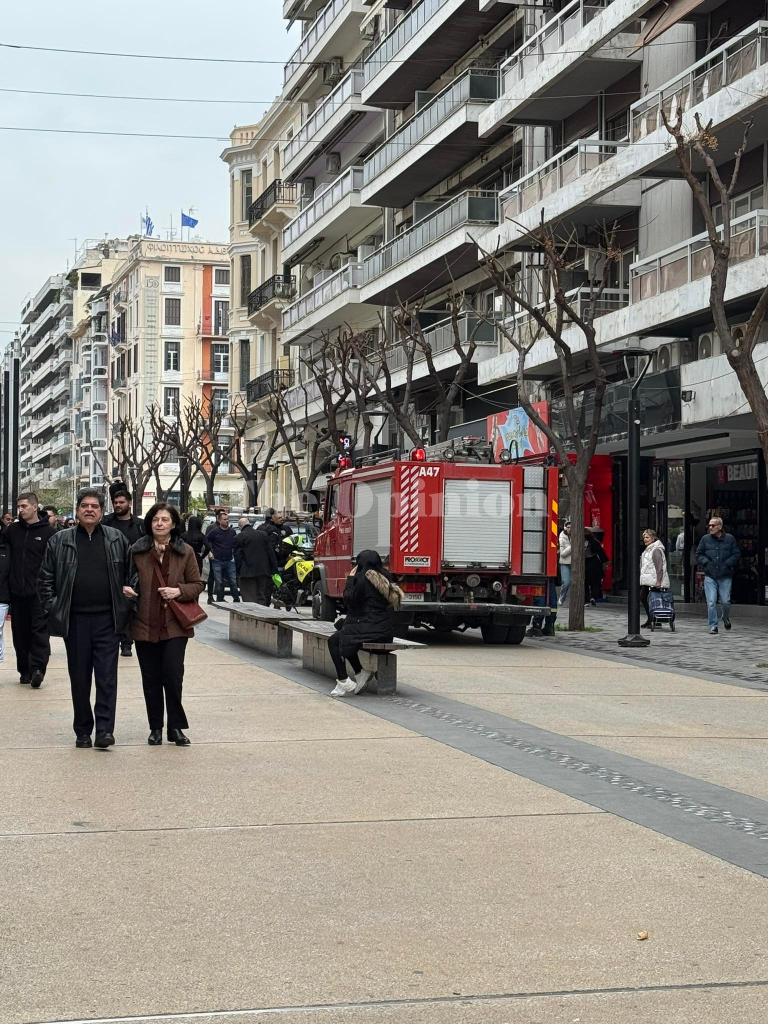Έκρηξη σε υποσταθμό της ΔΕΗ στη Θεσσαλονίκη - φωτογραφία από το σημείο