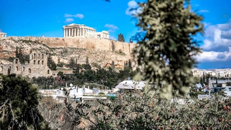 Καιρός: Έρχεται “μίνι” καύσωνας – Θερμοκρασίες έως 34 βαθμούς