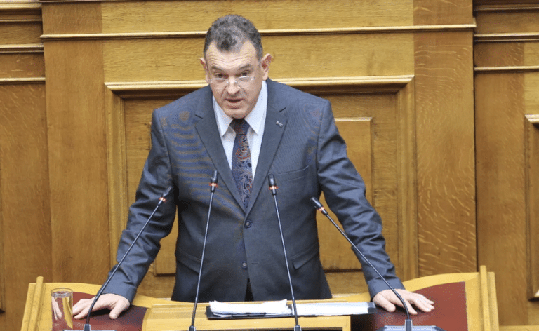 Περικοπή μισθού στον βουλευτή της «Νίκης» μετά τον βανδαλισμό στην Πινακοθήκη
