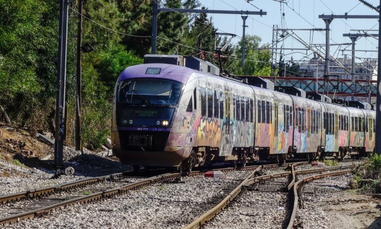 Ένα καλώδιο “πάγωσε” τον Προαστιακό – Μπλακ άουτ με εγκλωβισμένους επιβάτες