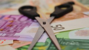 “Μαχαίρι” σε 3.000 συντάξεις – Ποιοι την “πλήρωσαν”