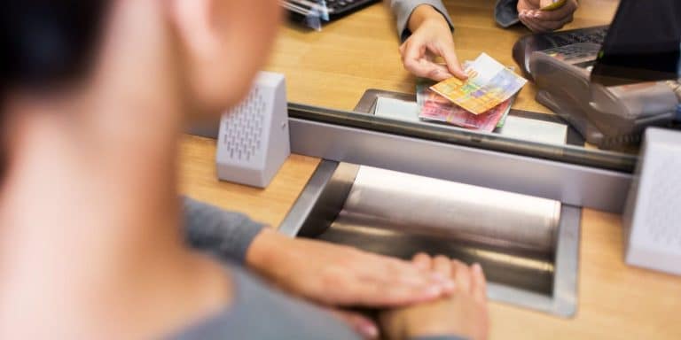 Για ποιες συναλλαγές οι τράπεζες παίρνουν προμήθεια