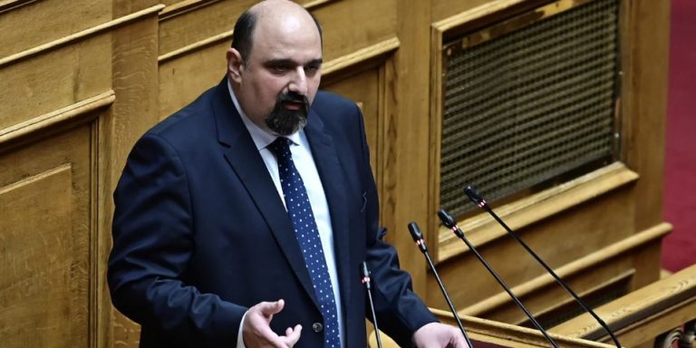 Προανακριτική – Τέμπη: Αθώος δηλώνει ο Τριαντόπουλος – Εντάσεις και αποχωρήσεις από την συνεδρίαση