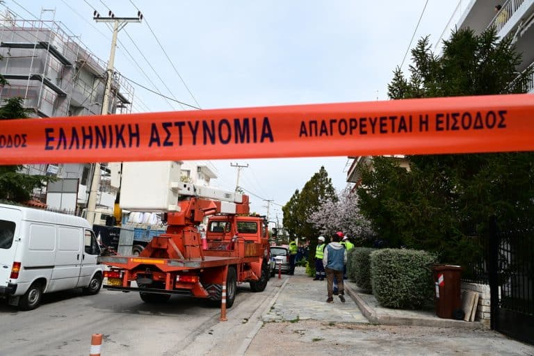 Τραγωδία στη Βούλα: Νεκρός χειριστής γερανοφόρου από ηλεκτροπληξία