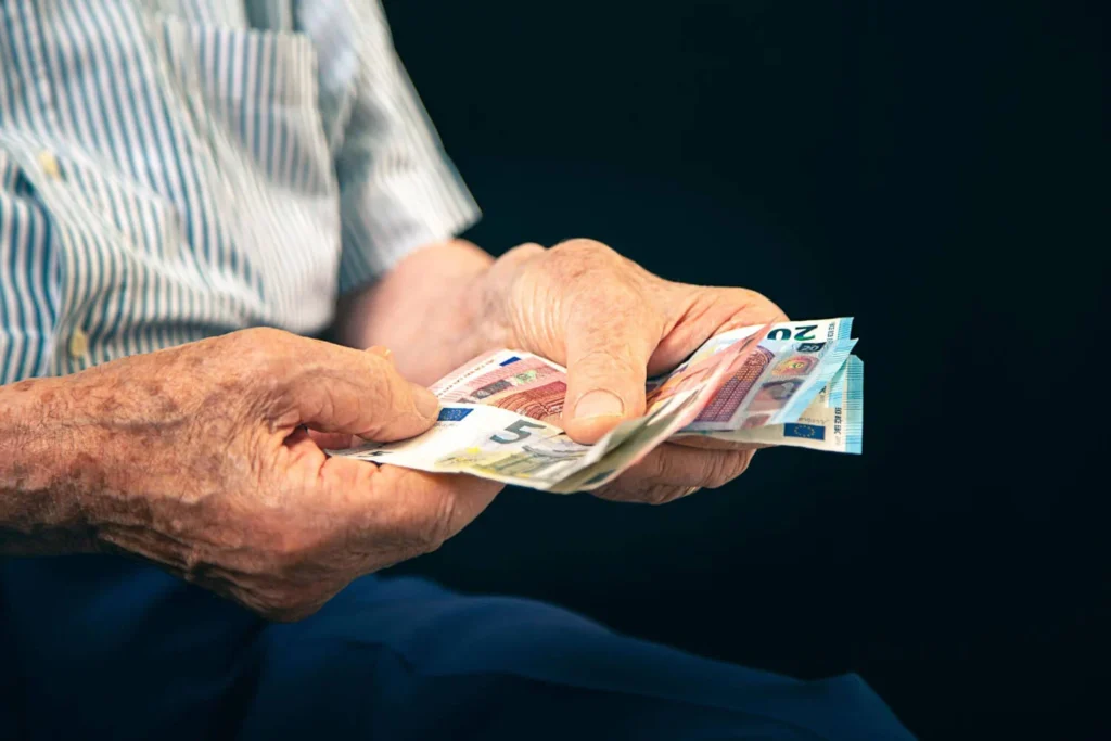 Συντάξεις Ιουνίου 2025: Πότε οι πληρωμές;