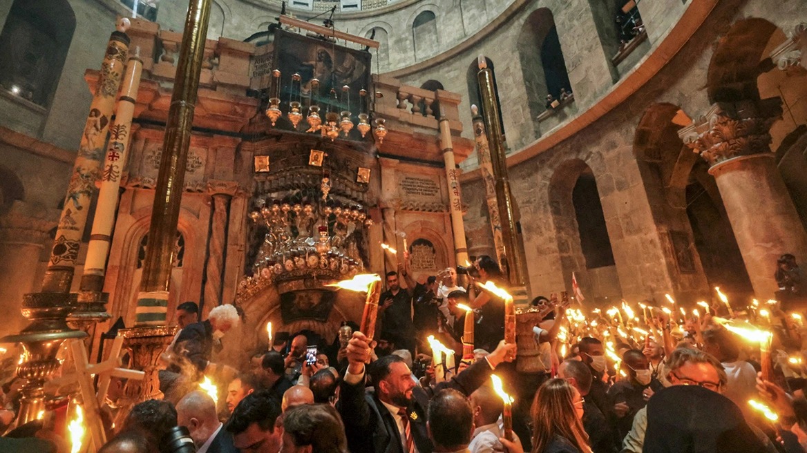 Πώς θα γίνει η φετινή μεταφορά του Αγίου Φωτός στην Ελλάδα