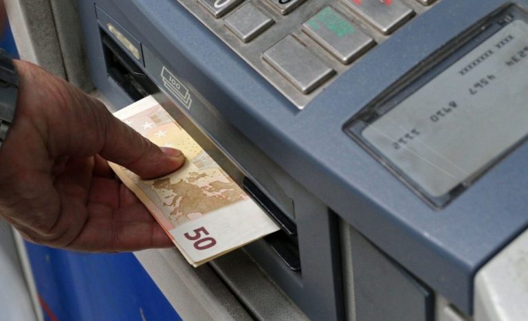 Έρχονται αυξήσεις στις εισφορές των επαγγελματιών από το 2026