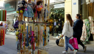 Πάσχα 2025: Αυτό είναι το εορταστικό ωράριο – Ποια Κυριακή είναι ανοιχτά
