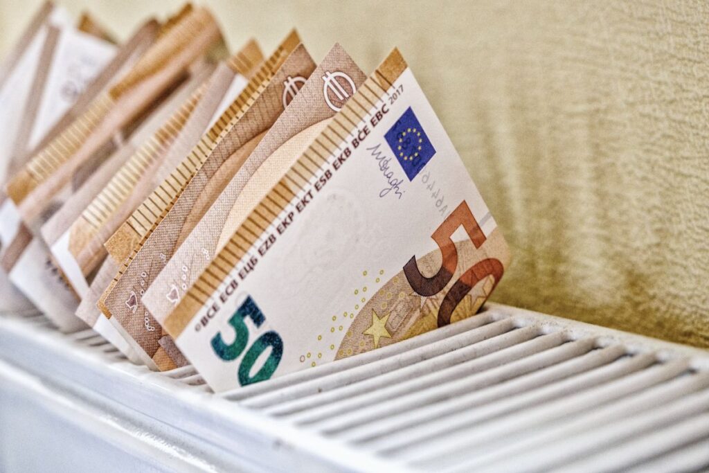 Επίδομα Θέρμανσης 2025: Ποιοι δικαιούνται από 100 έως 1.200 ευρώ;