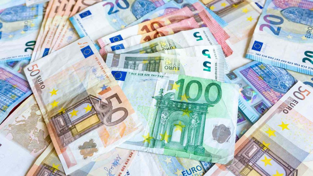 Σε εξέλιξη οι αιτήσεις για voucher σε 10.000 δικαιούχους