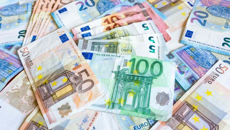 Σε εξέλιξη οι αιτήσεις για voucher σε 10.000 δικαιούχους