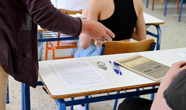 Πανελλαδικές: Σε ποιες σχολές “εκτοξεύτηκαν” οι βάσεις