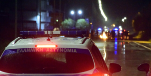 Σοκ στη Λάρισα - Άντρας επιτέθηκε με τσεκούρι σε παρέα παιδιών